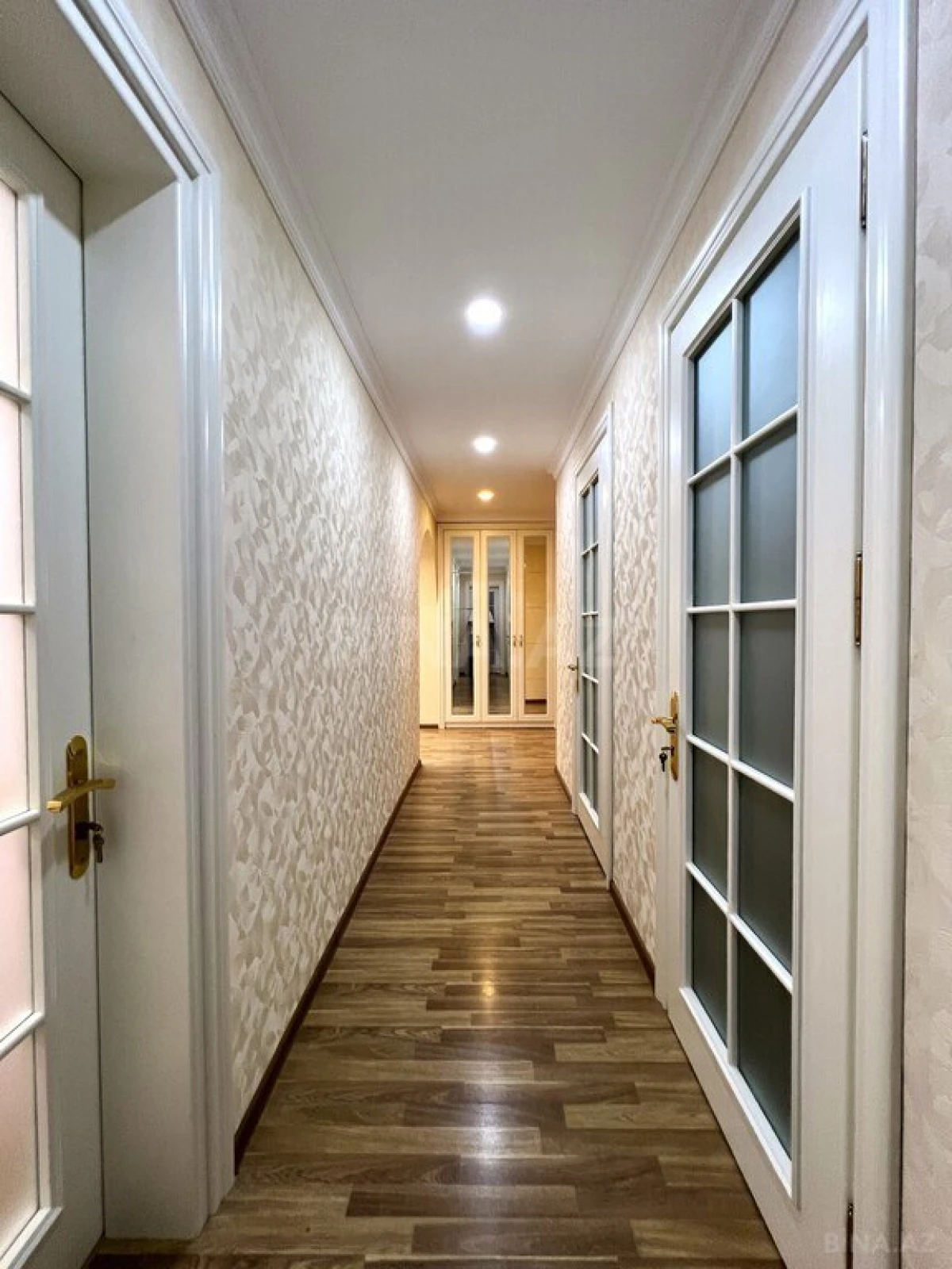 Kirayə verilir 3 otaqlı mənzil 165 m²