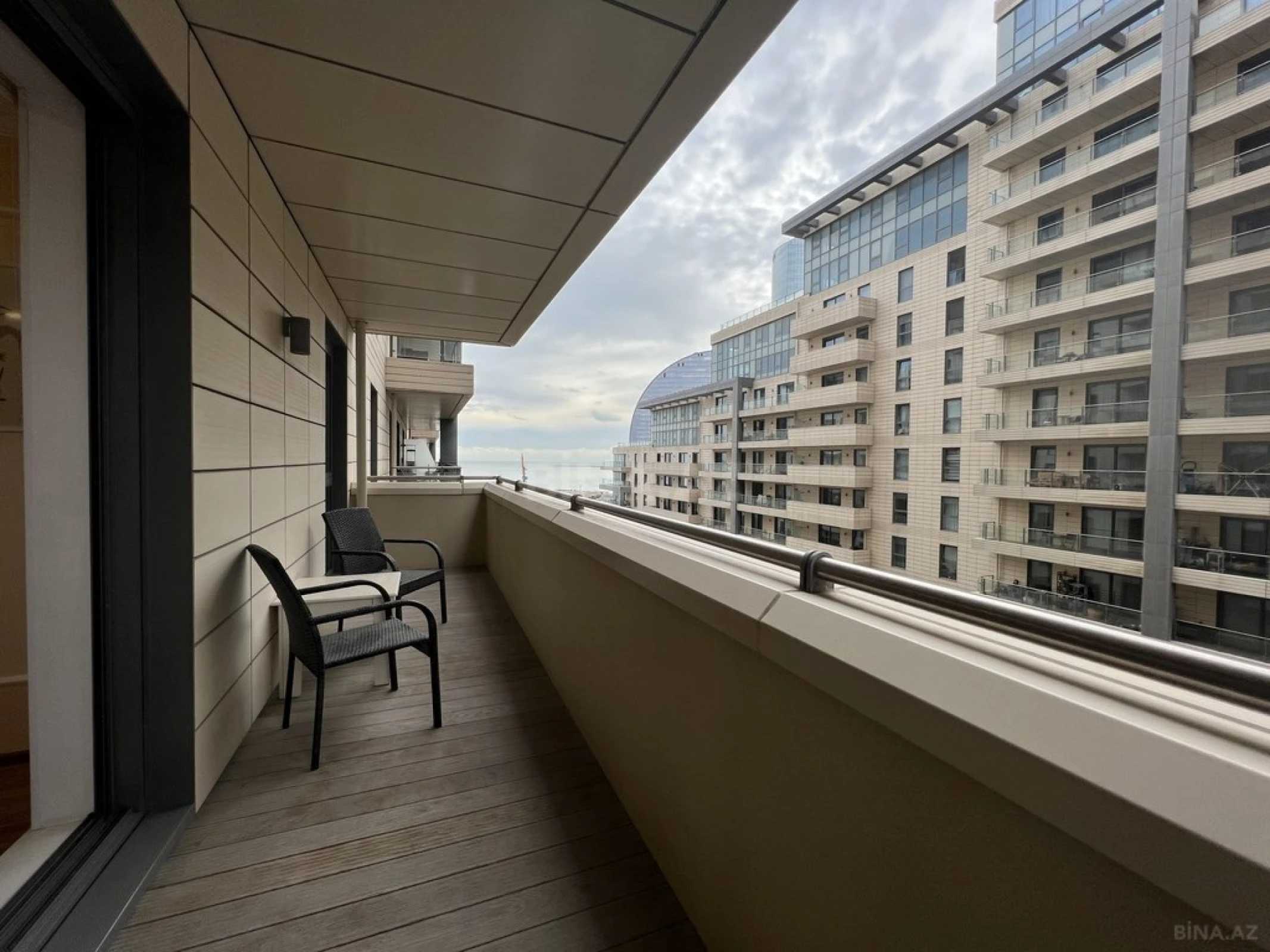 Kirayə verilir 3 otaqlı mənzil 165 m²