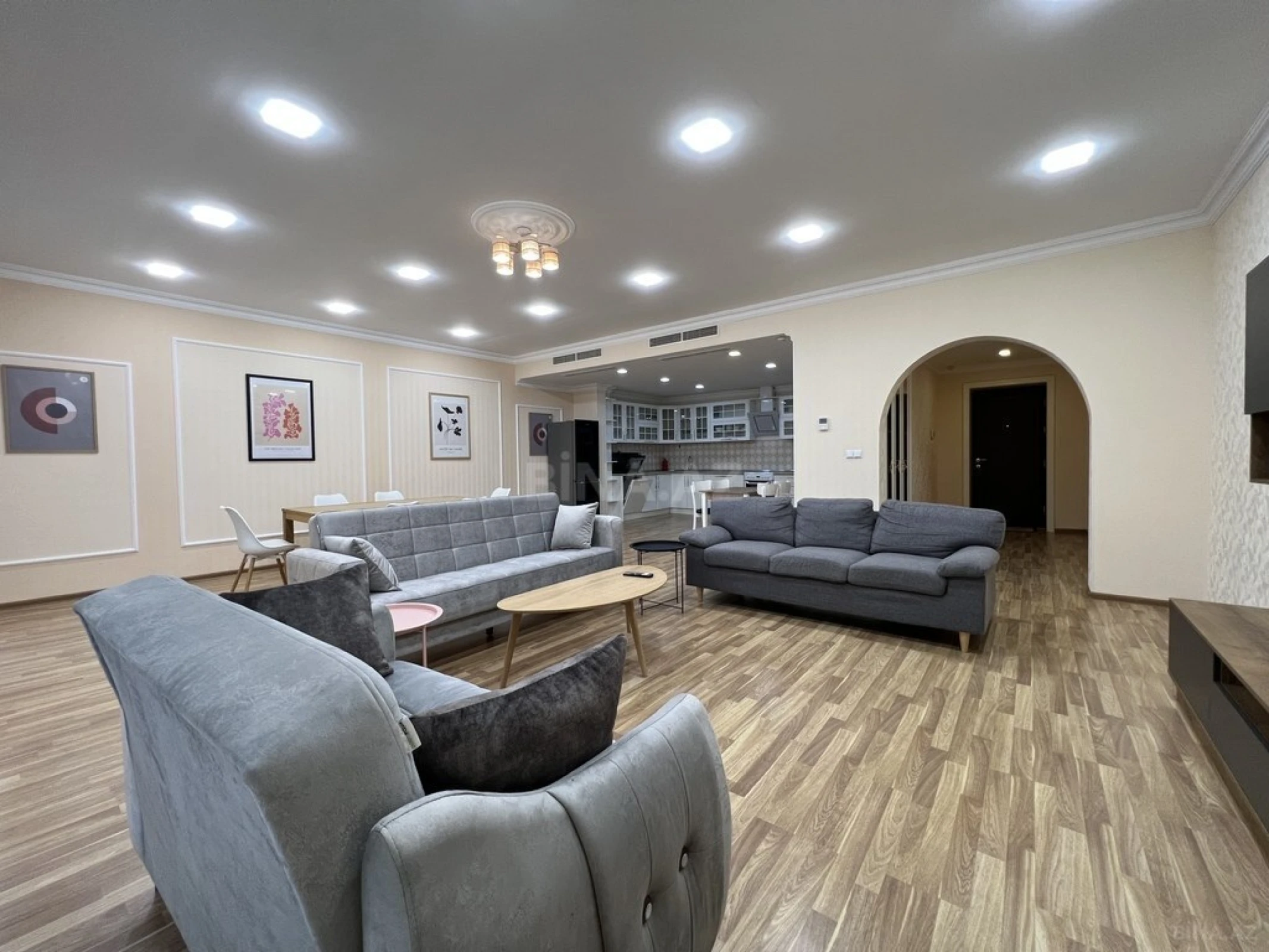 Kirayə verilir 3 otaqlı mənzil 165 m²