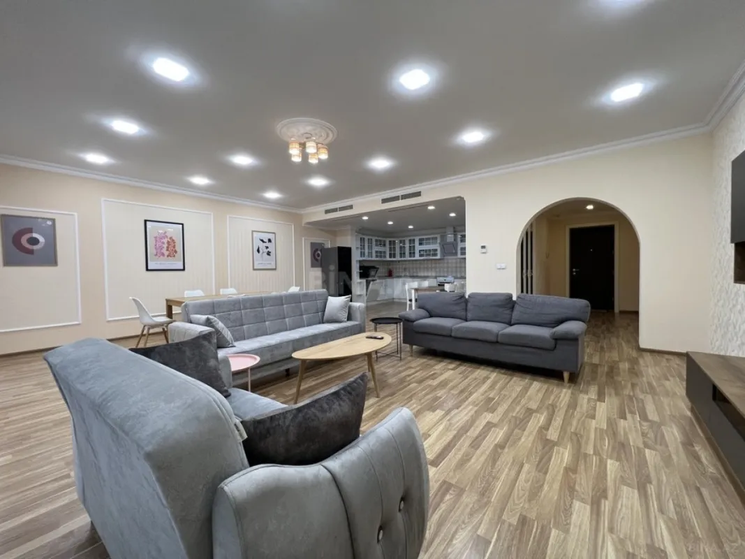 Kirayə verilir 3 otaqlı mənzil 165 m²