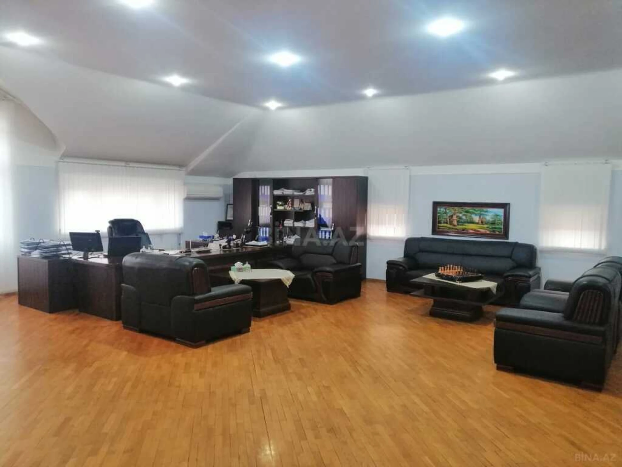 Satılır 10 otaqlı həyət evi 650 m²