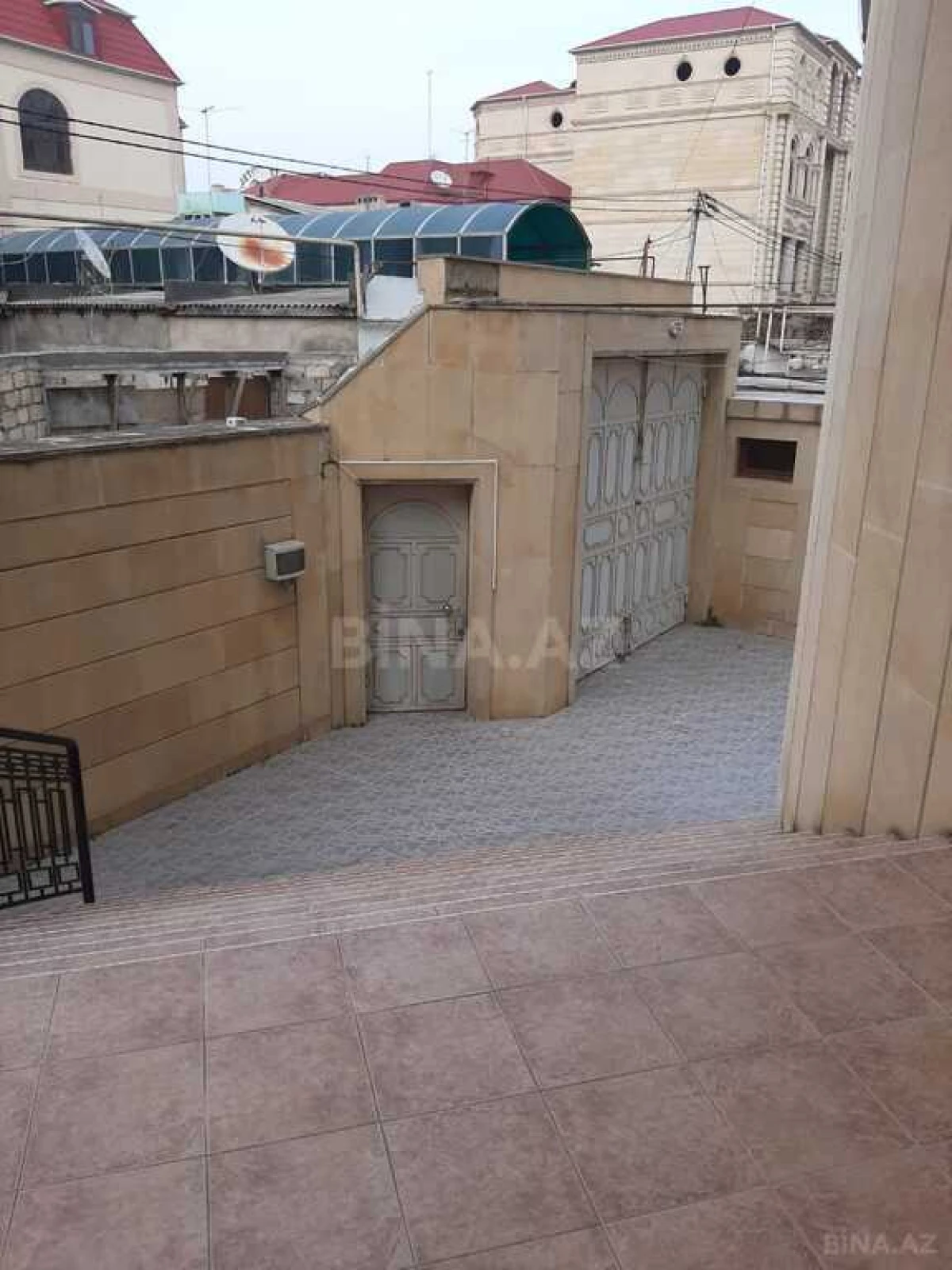 Satılır 10 otaqlı həyət evi 650 m²