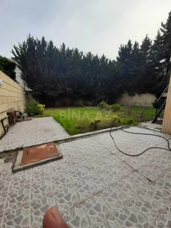 Satılır 10 otaqlı həyət evi 650 m²