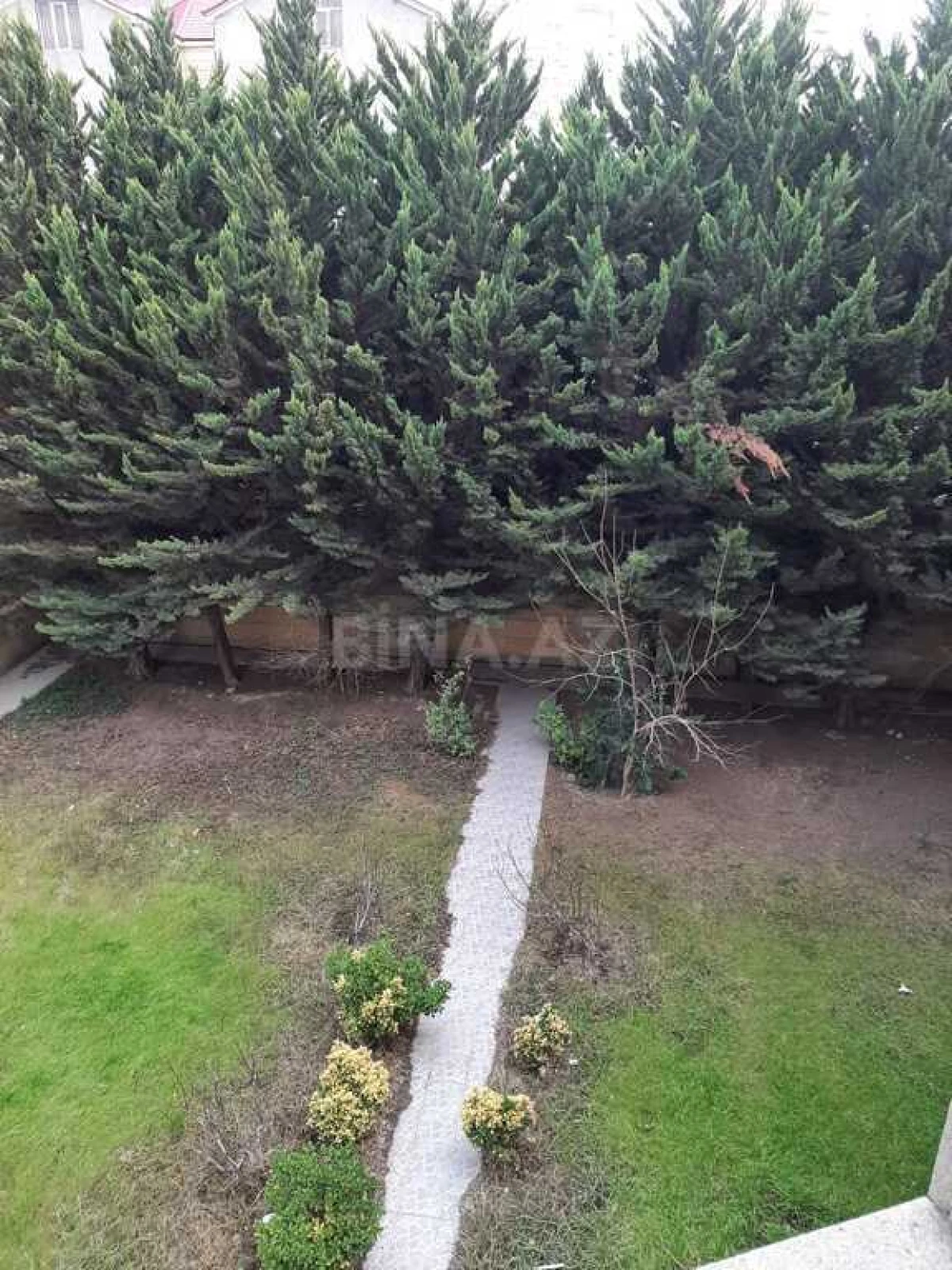 Satılır 10 otaqlı həyət evi 650 m²