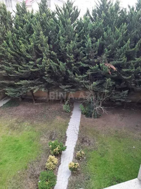 Satılır 10 otaqlı həyət evi 650 m²