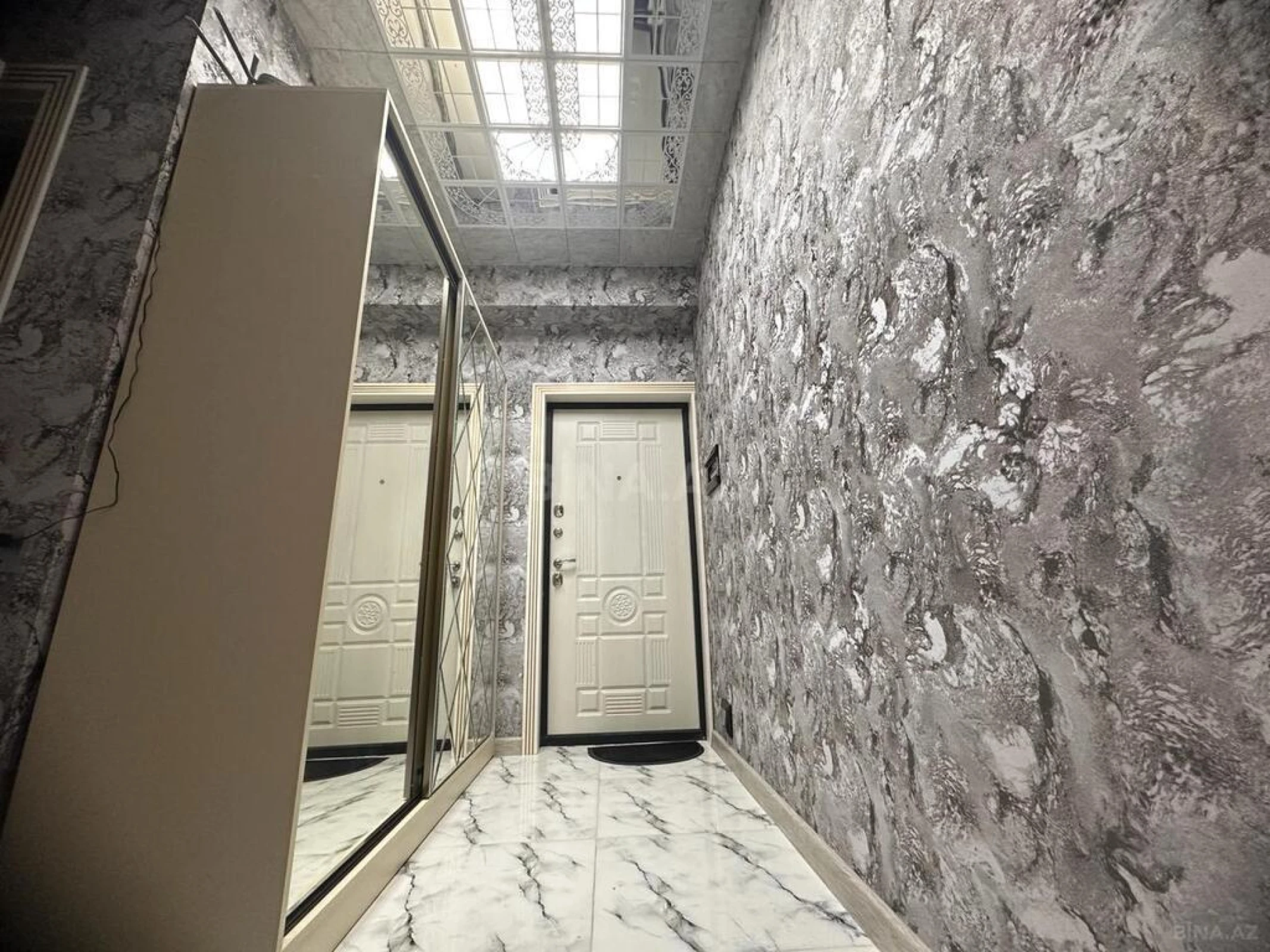Satılır 2 otaqlı mənzil 90 m²