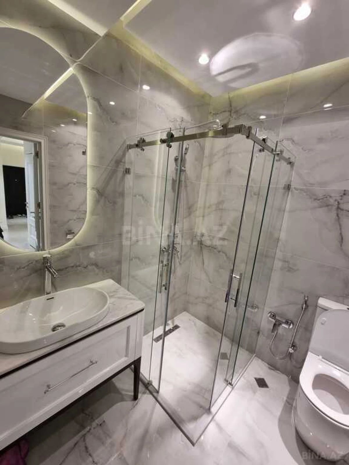 Kirayə verilir 2 otaqlı mənzil 100 m²