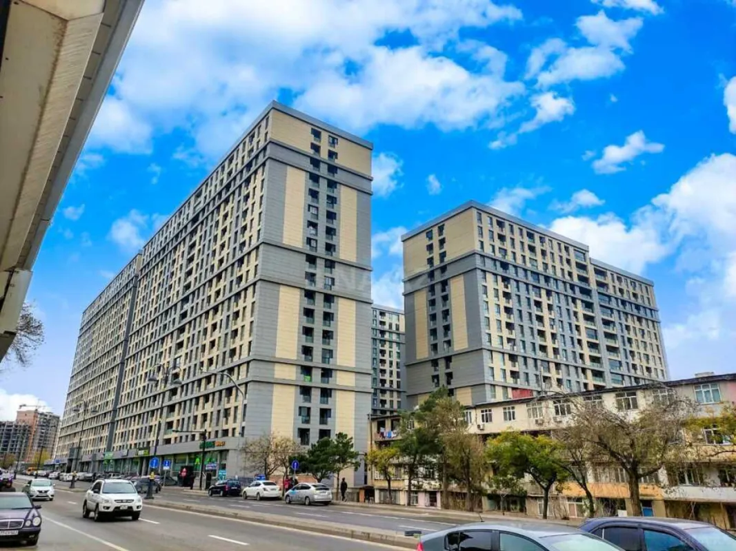 Satılır 3 otaqlı mənzil 126 m²