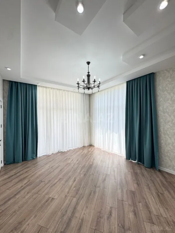 Satılır 6 otaqlı həyət evi 300 m²