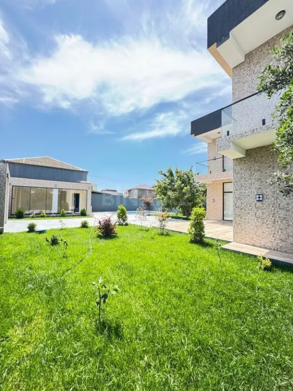 Satılır 6 otaqlı həyət evi 300 m²