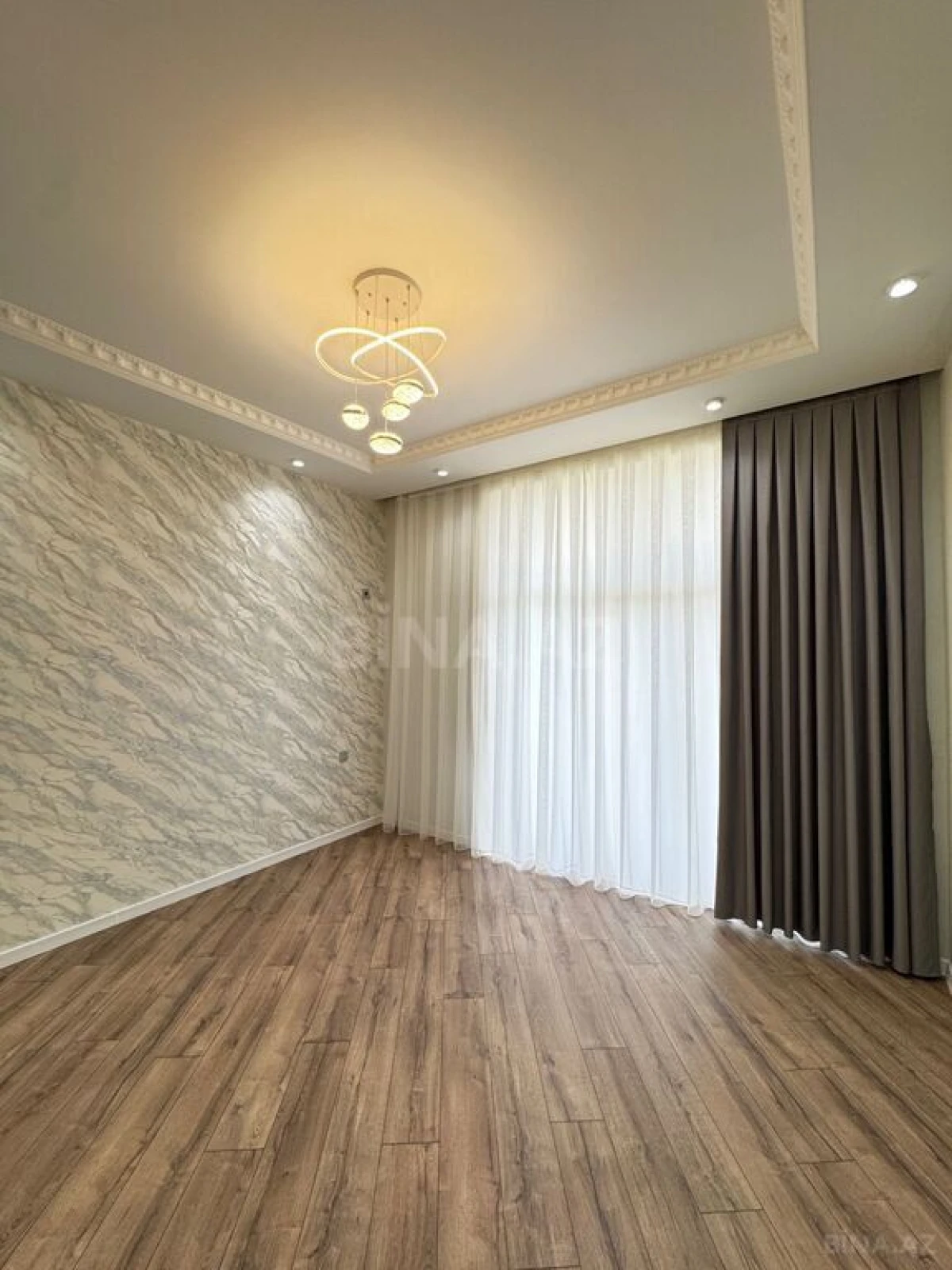Satılır 6 otaqlı həyət evi 300 m²