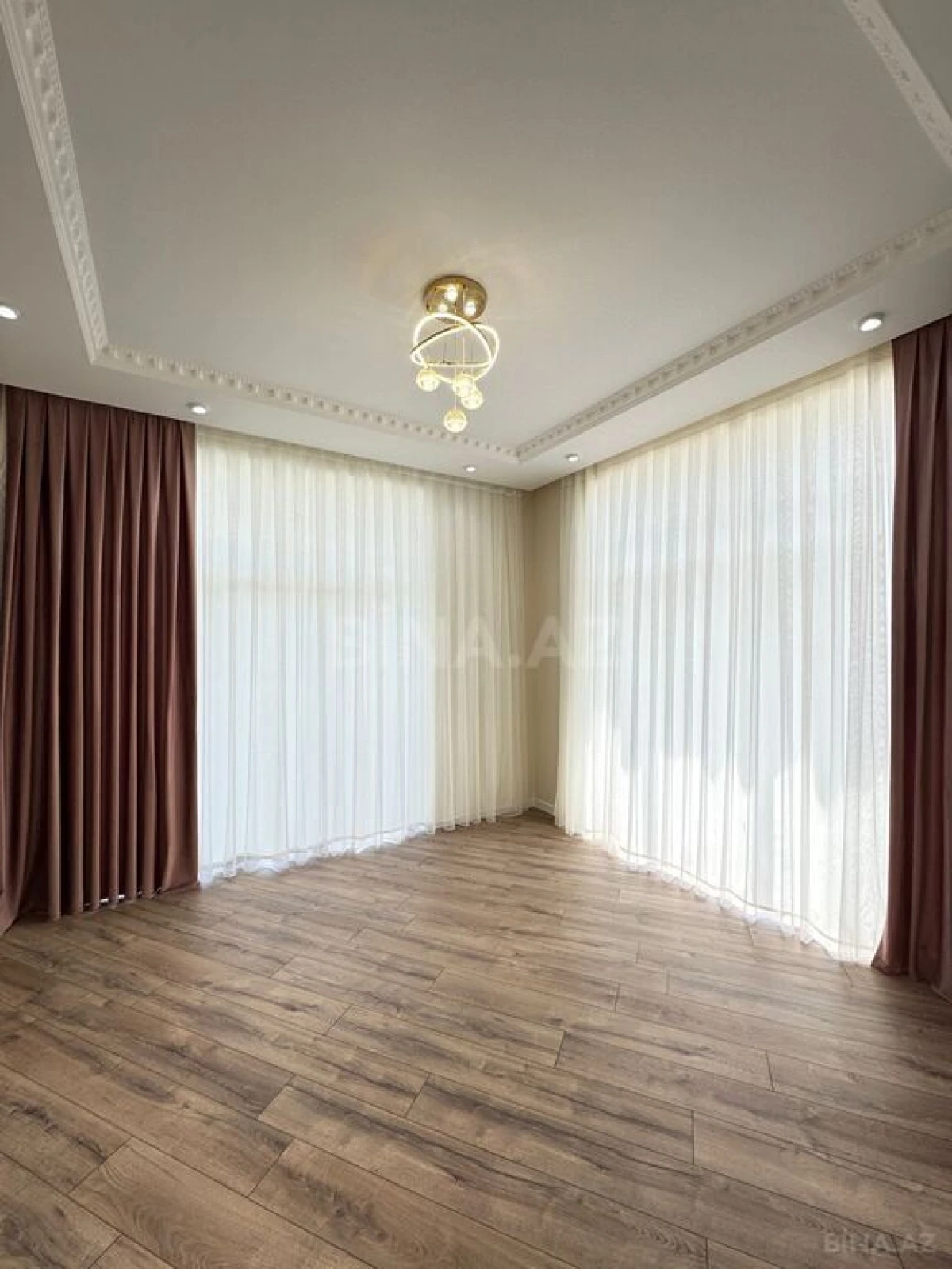 Satılır 6 otaqlı həyət evi 300 m²