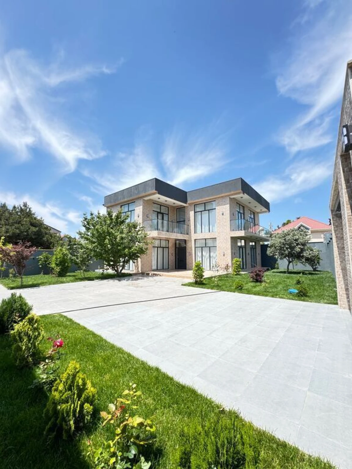 Satılır 6 otaqlı həyət evi 300 m²