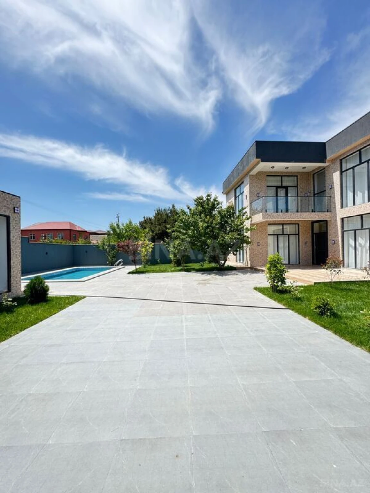 Satılır 6 otaqlı həyət evi 300 m²