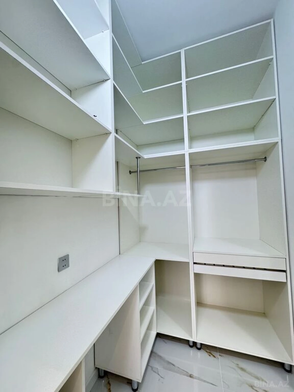 Satılır 6 otaqlı həyət evi 300 m²
