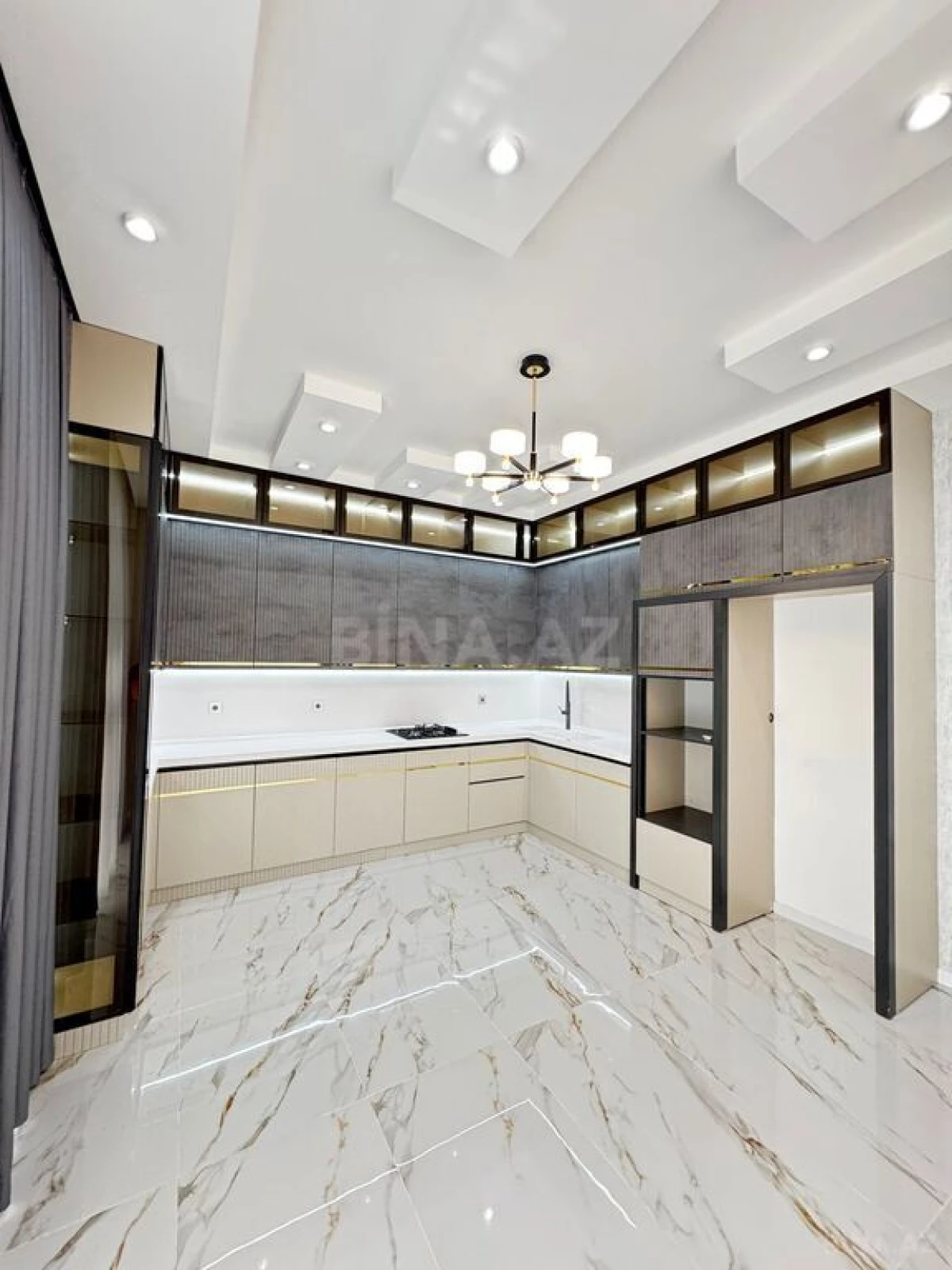 Satılır 6 otaqlı həyət evi 300 m²