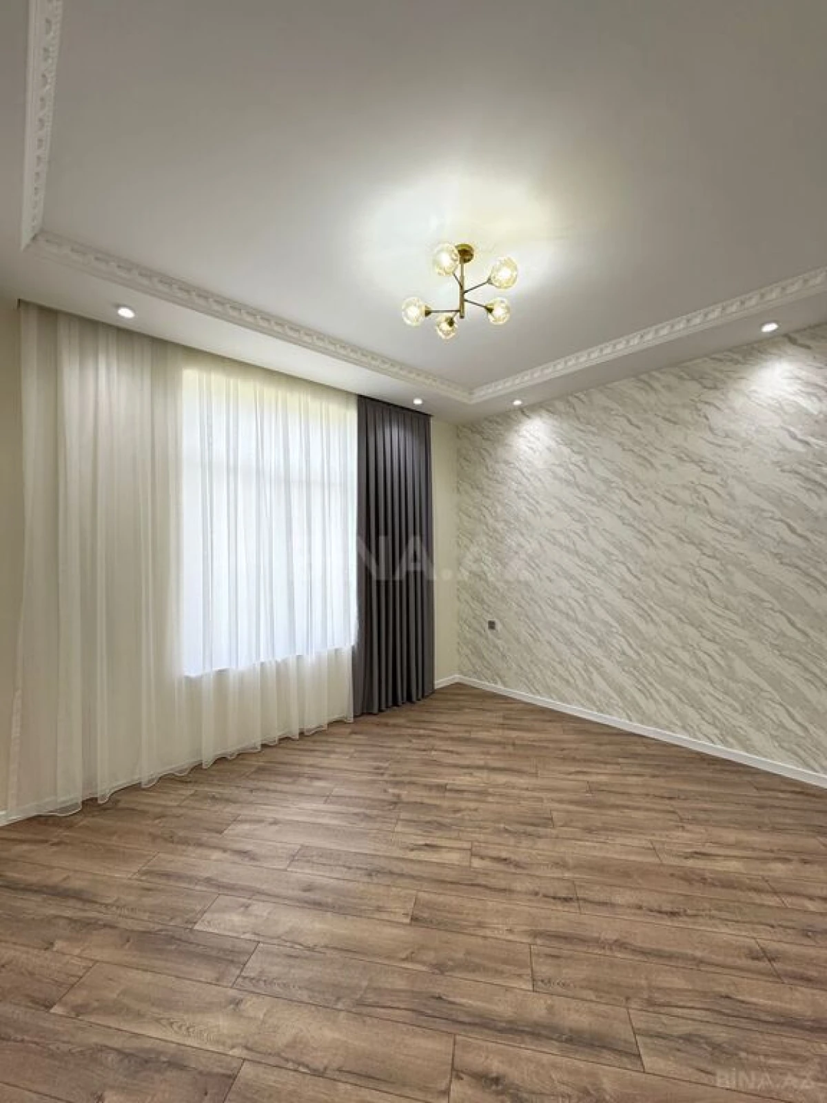 Satılır 6 otaqlı həyət evi 300 m²