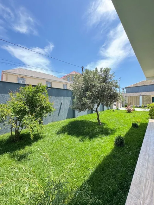 Satılır 6 otaqlı həyət evi 300 m²
