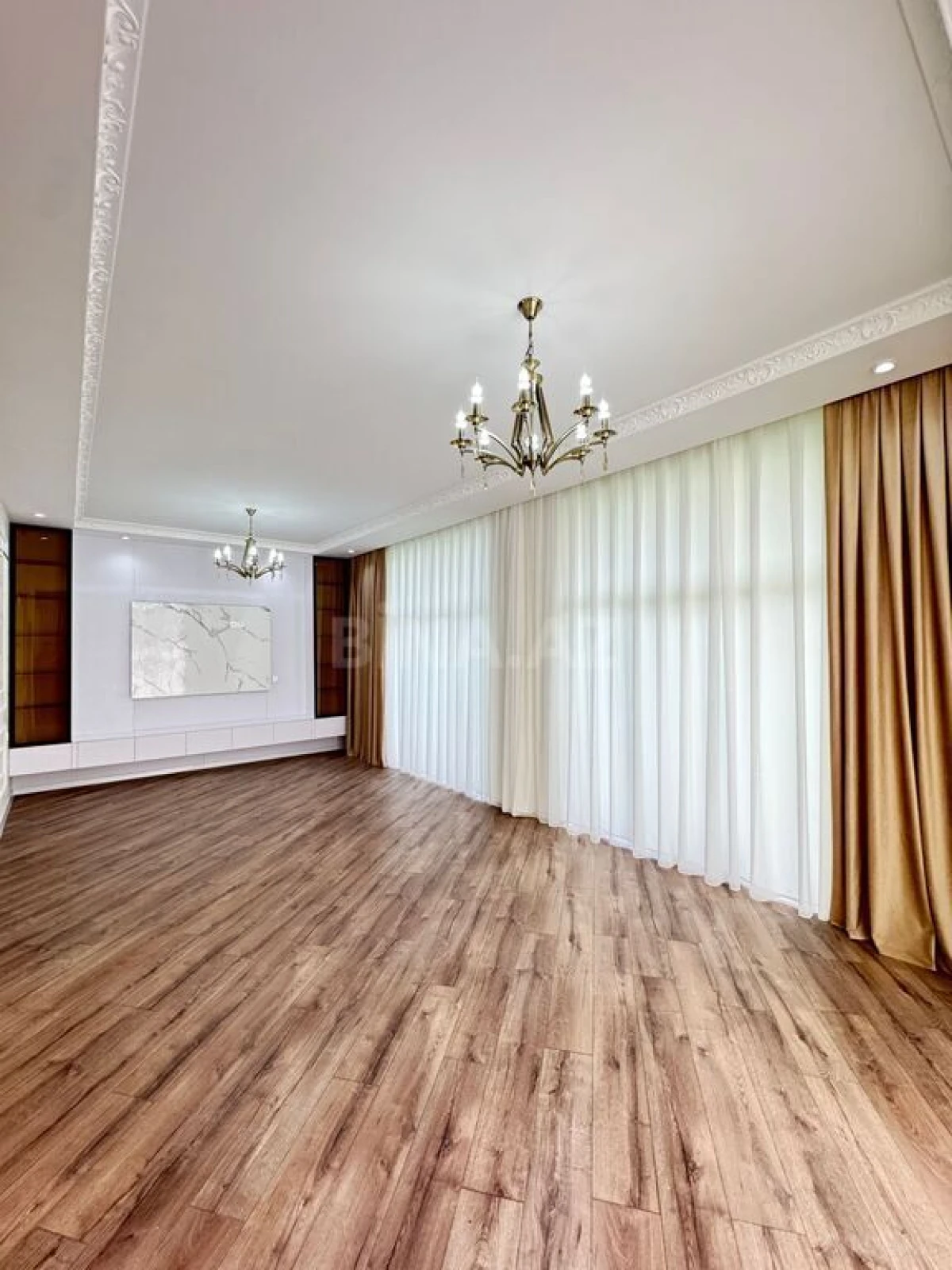 Satılır 6 otaqlı həyət evi 300 m²