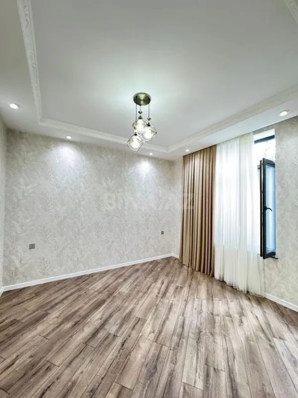 Satılır 6 otaqlı həyət evi 300 m²