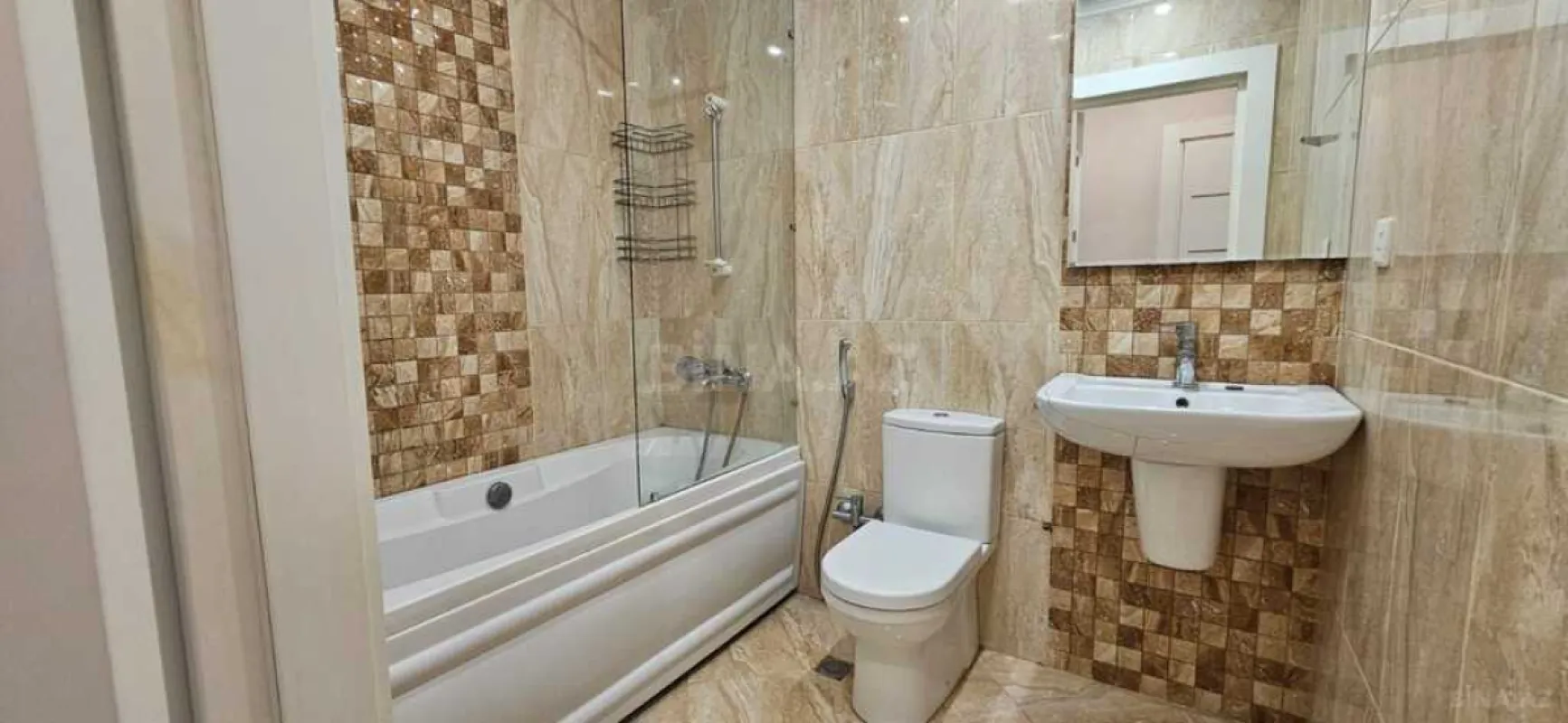 Satılır 3 otaqlı mənzil 135 m²