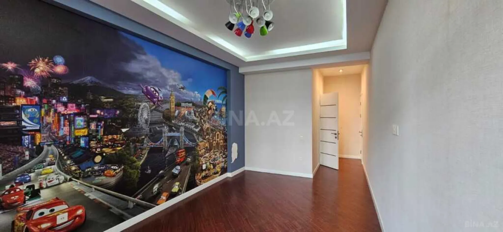 Satılır 3 otaqlı mənzil 135 m²