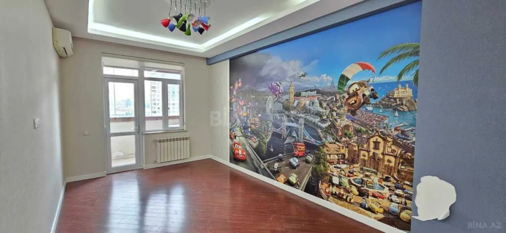 Satılır 3 otaqlı mənzil 135 m²