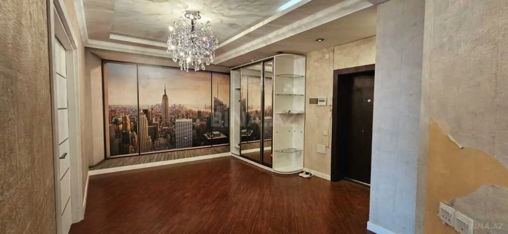 Satılır 3 otaqlı mənzil 135 m²