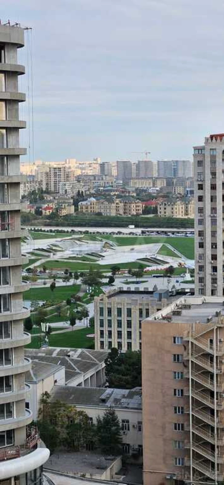 Satılır 3 otaqlı mənzil 135 m²