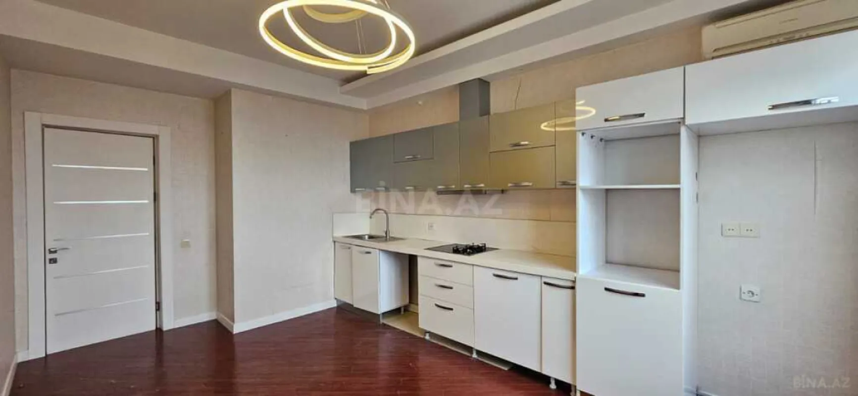 Satılır 3 otaqlı mənzil 135 m²