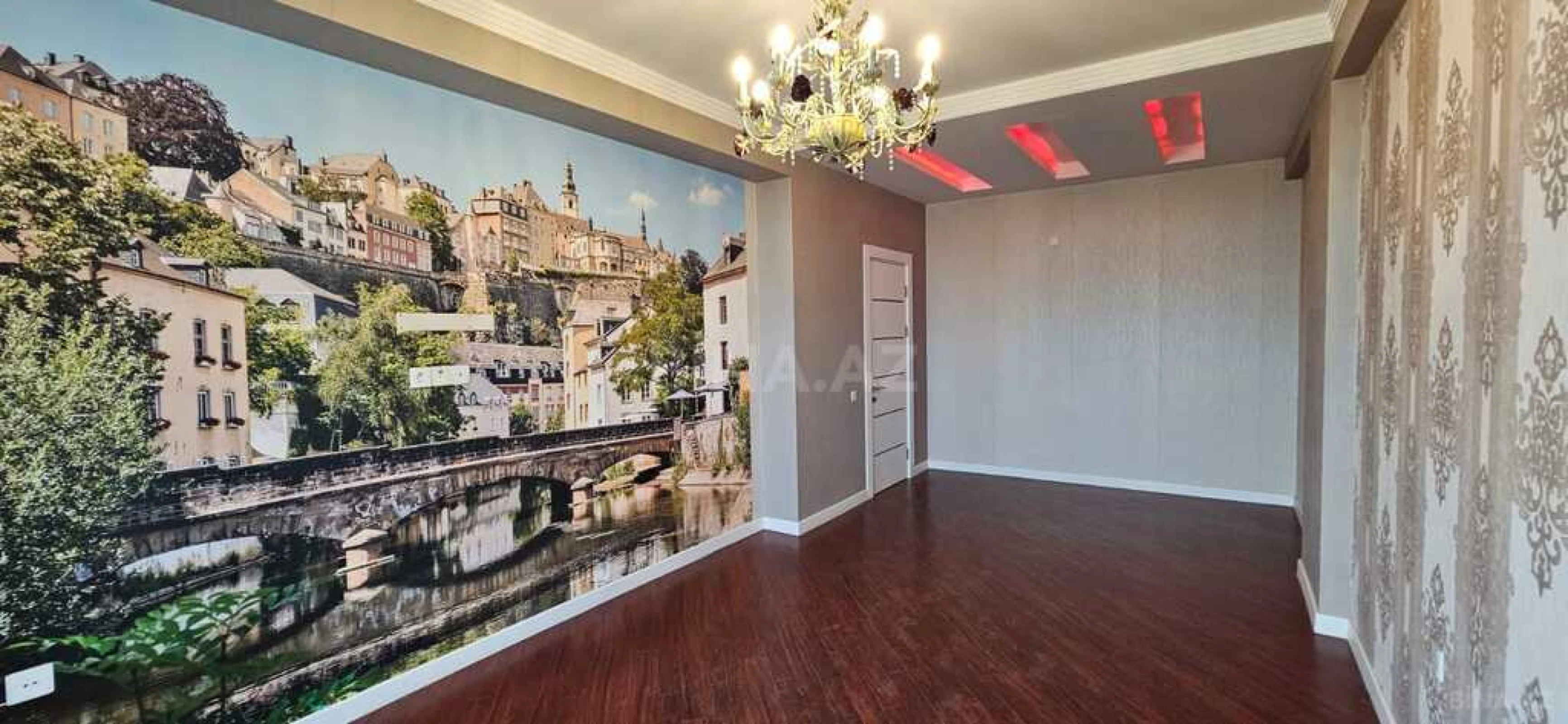 Satılır 3 otaqlı mənzil 135 m²