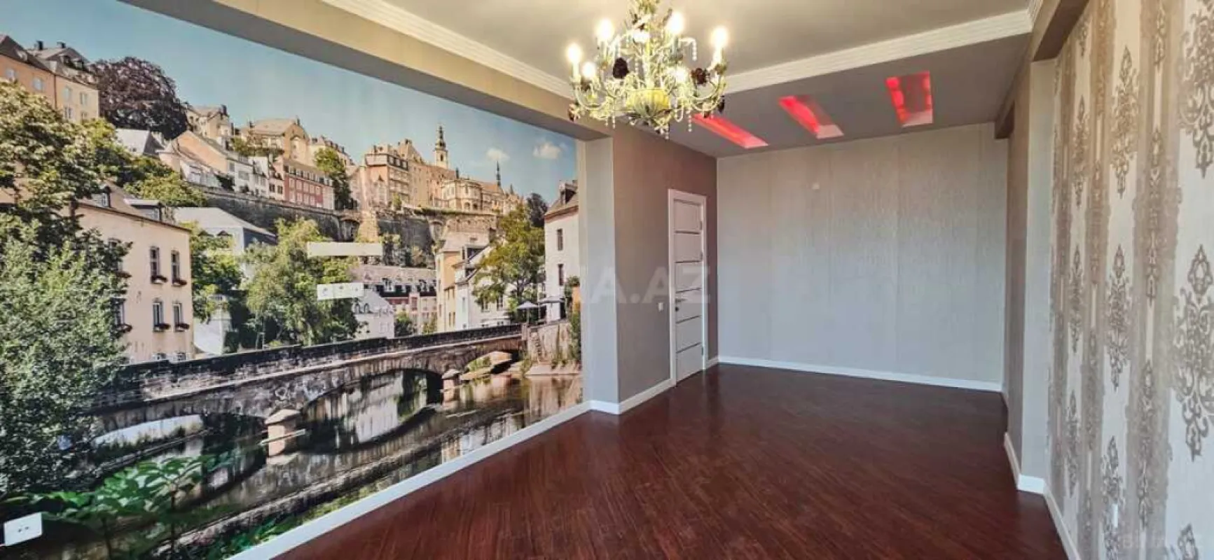 Satılır 3 otaqlı mənzil 135 m²