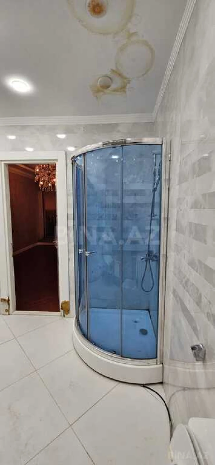 Satılır 3 otaqlı mənzil 135 m²