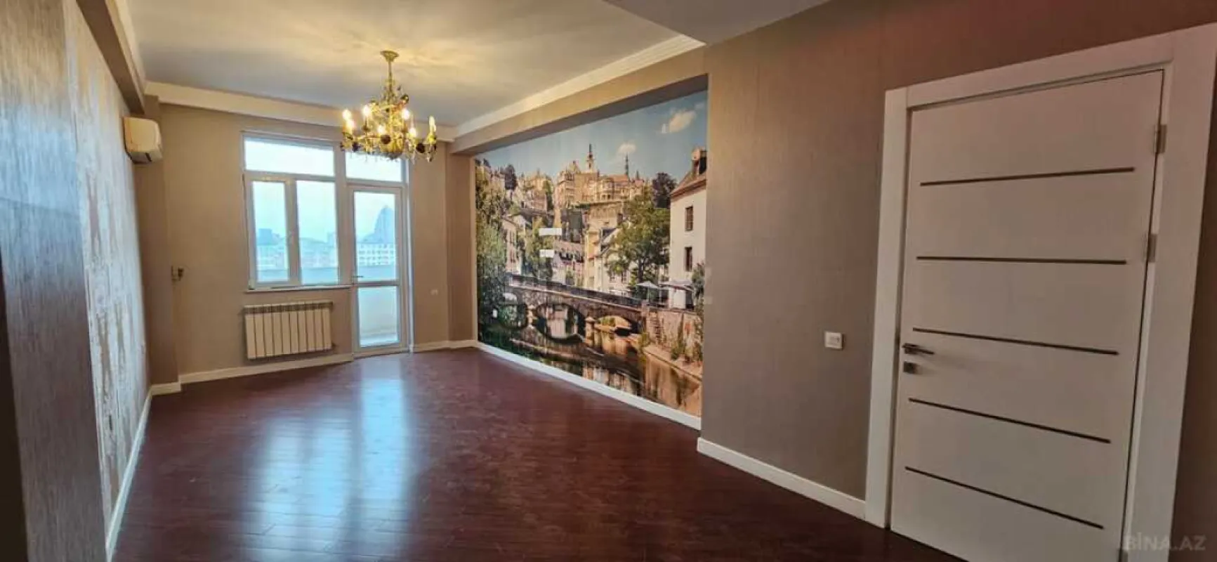 Satılır 3 otaqlı mənzil 135 m²