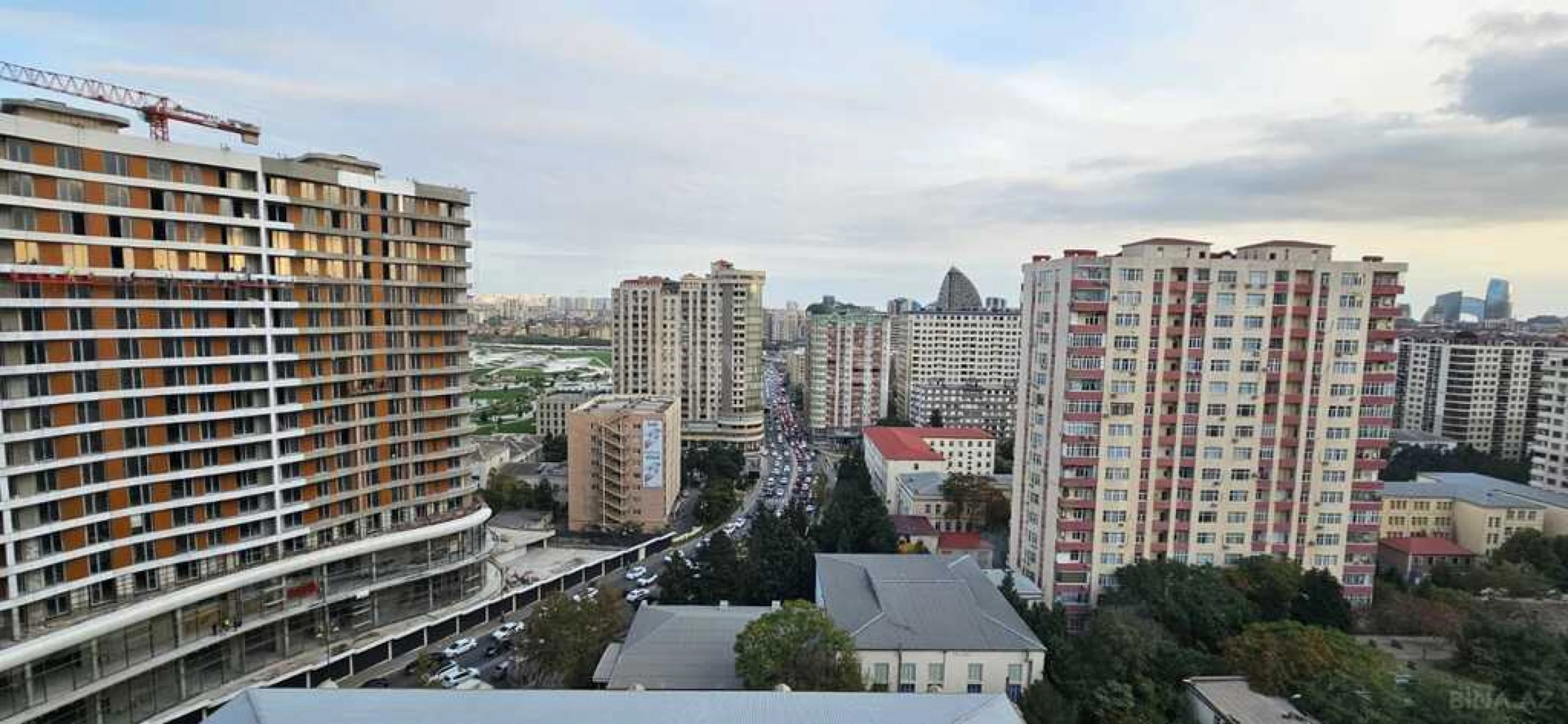 Satılır 3 otaqlı mənzil 135 m²