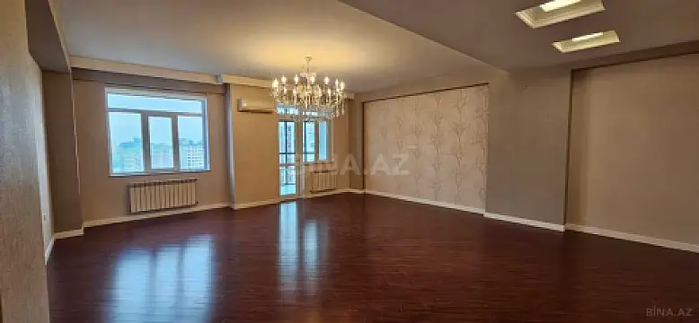 Satılır 3 otaqlı mənzil 135 m²