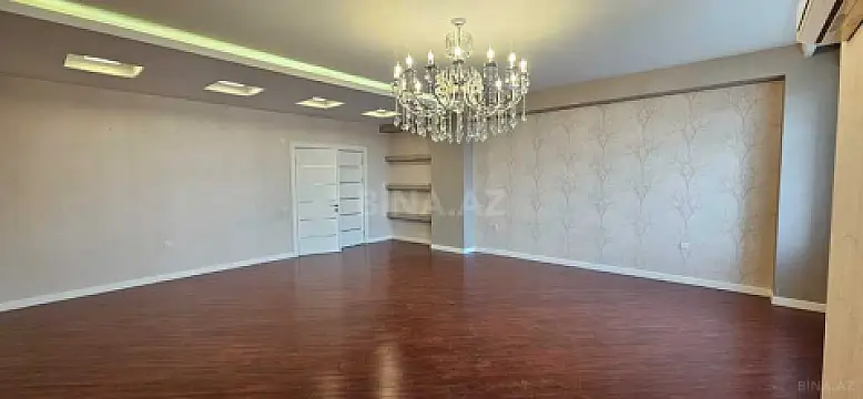 Satılır 3 otaqlı mənzil 135 m²