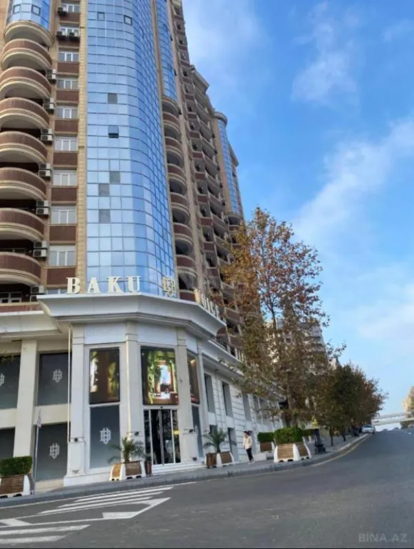 Satılır 3 otaqlı mənzil 135 m²