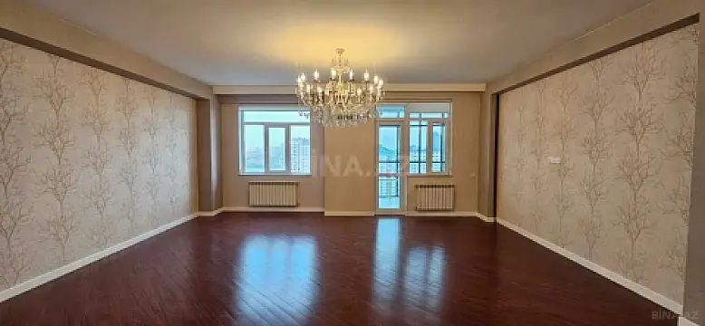 Satılır 3 otaqlı mənzil 135 m²