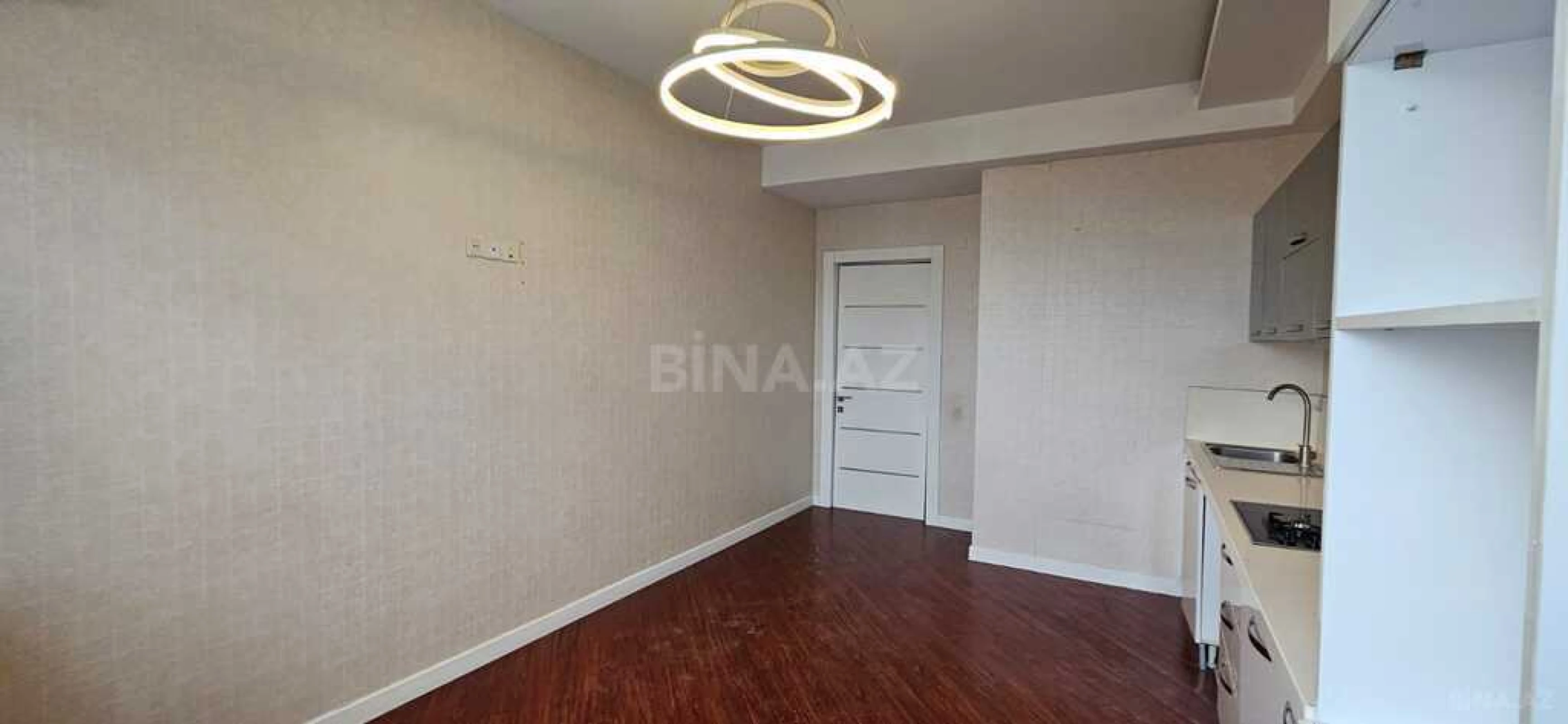 Satılır 3 otaqlı mənzil 135 m²