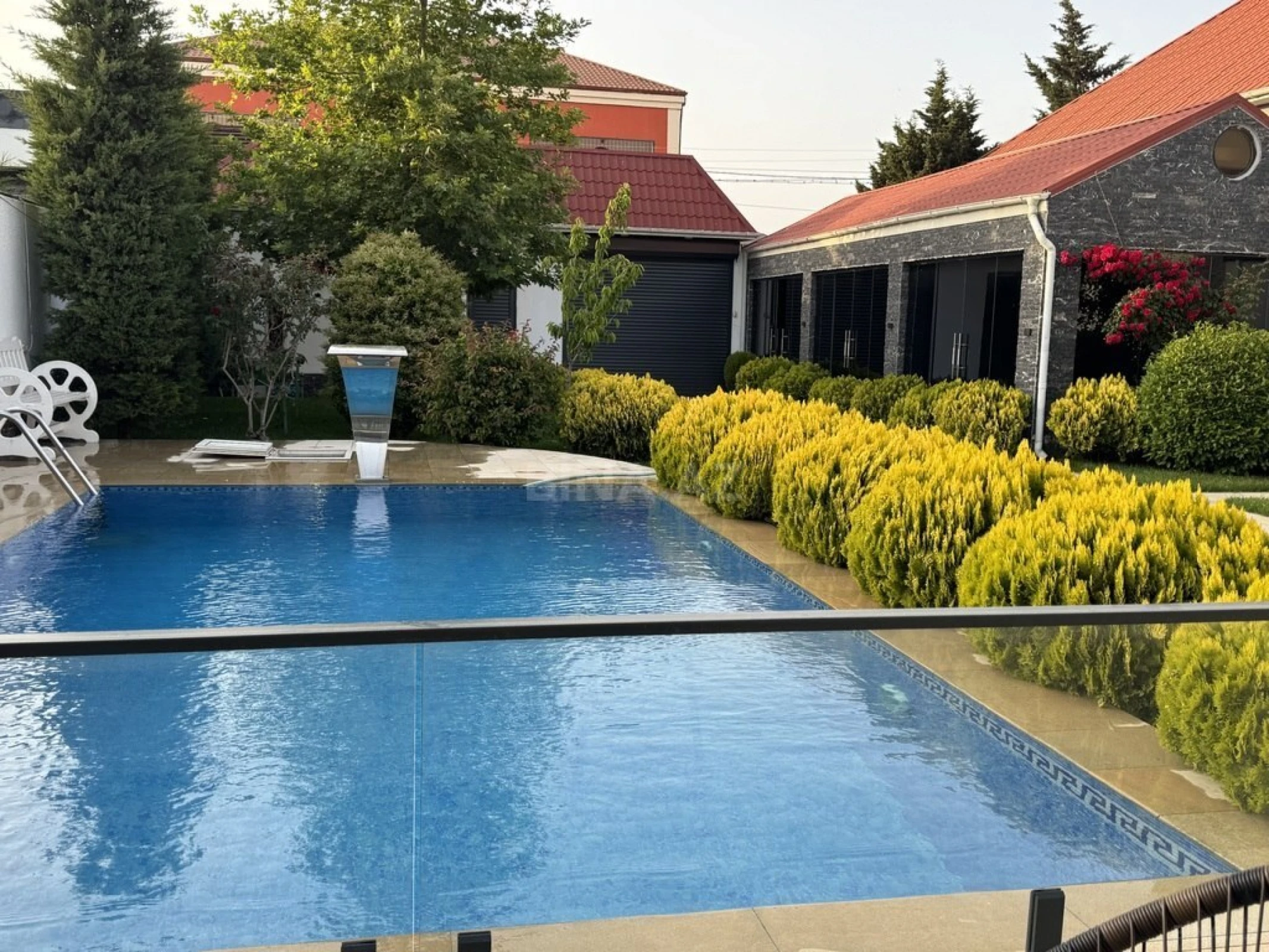 Kirayə verilir 4 otaqlı həyət evi 210 m²