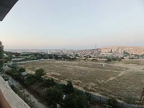 Satılır 4 otaqlı mənzil 95 m²