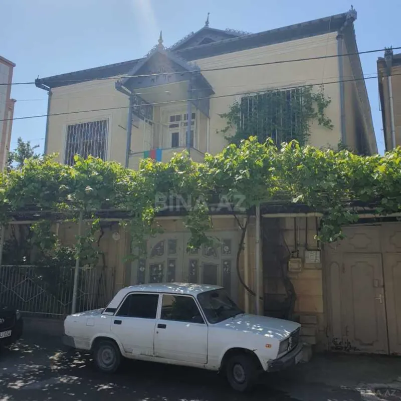 Satılır 7 otaqlı həyət evi 200 m²