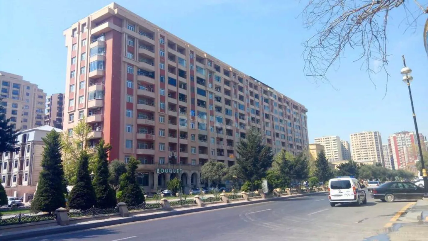 Satılır 4 otaqlı mənzil 150 m²