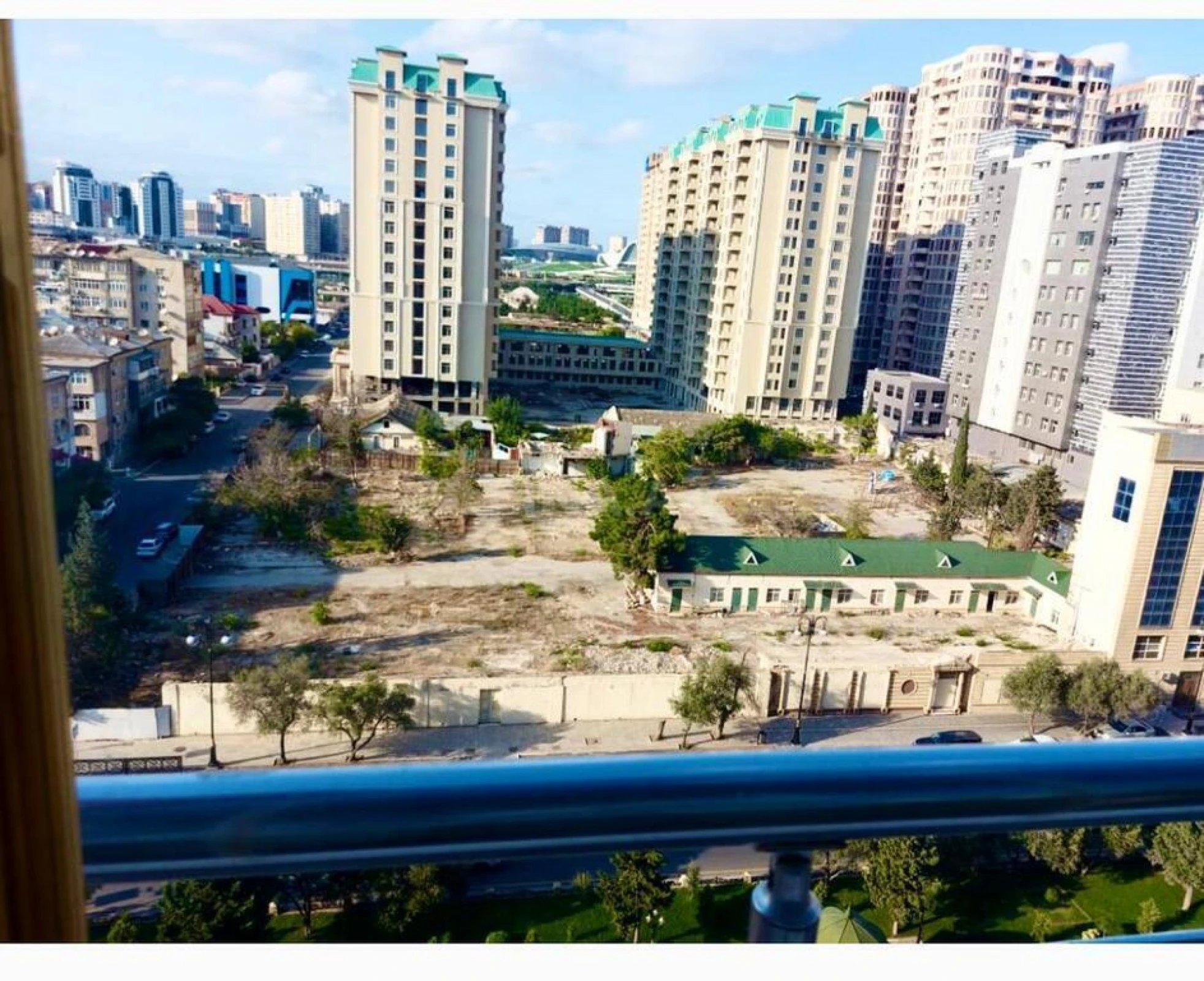 Satılır 4 otaqlı mənzil 150 m²