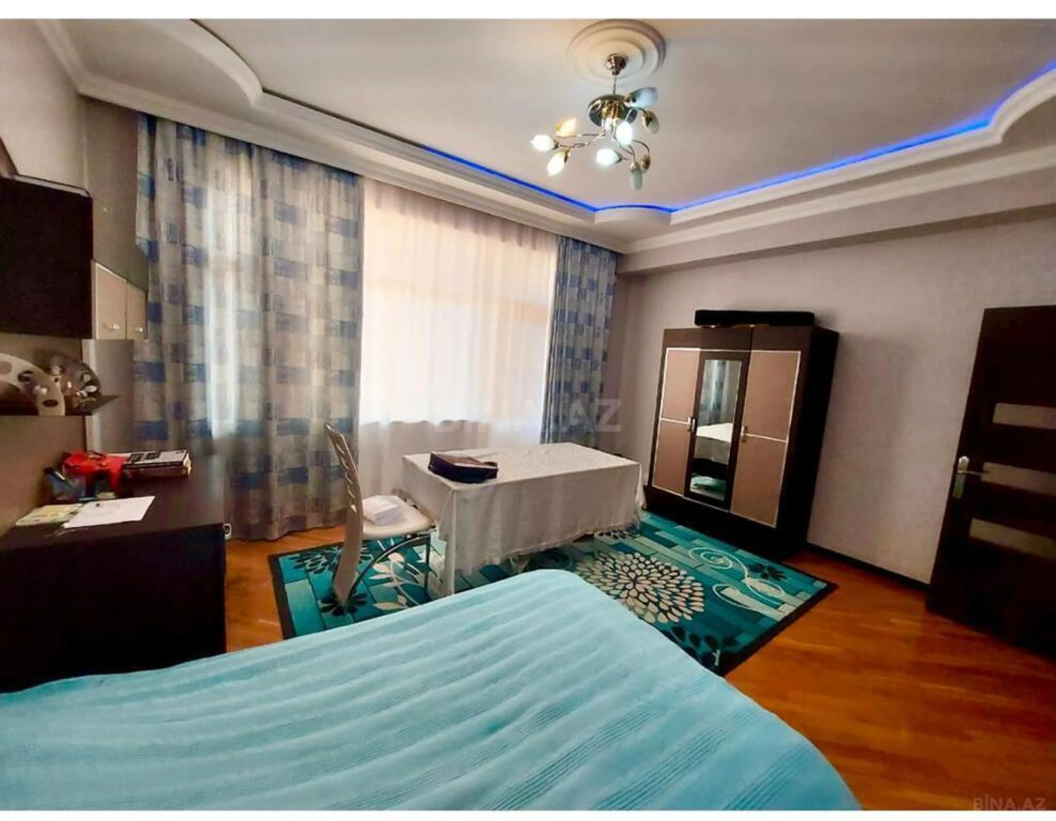 Satılır 4 otaqlı mənzil 150 m²
