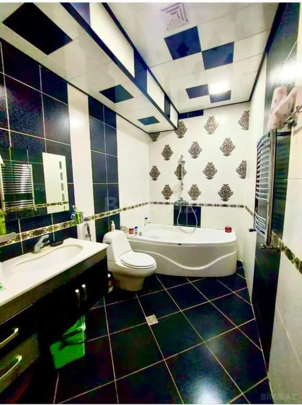 Satılır 4 otaqlı mənzil 150 m²