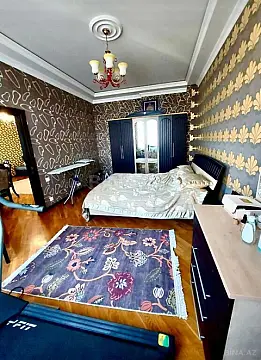Satılır 4 otaqlı mənzil 150 m²