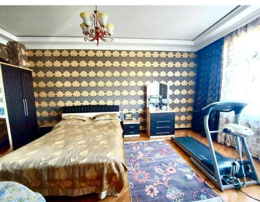 Satılır 4 otaqlı mənzil 150 m²