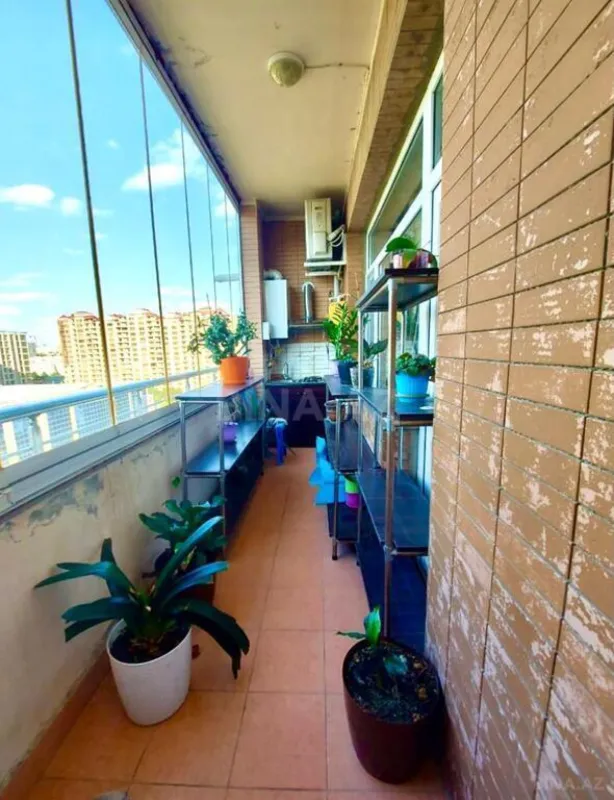 Satılır 4 otaqlı mənzil 150 m²